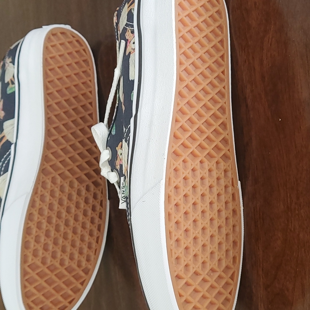 Vans - Picture 2 of 4